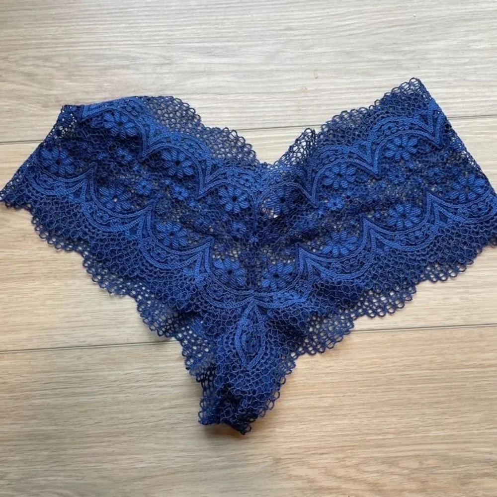 Victoria Secret Navy Blue Floral Lace Bralette and Boy Short Set Medium